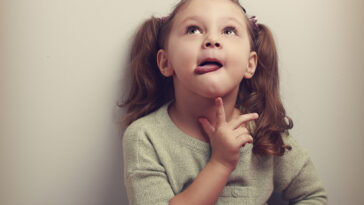 innocent kid, cute kid, bindi pr likho